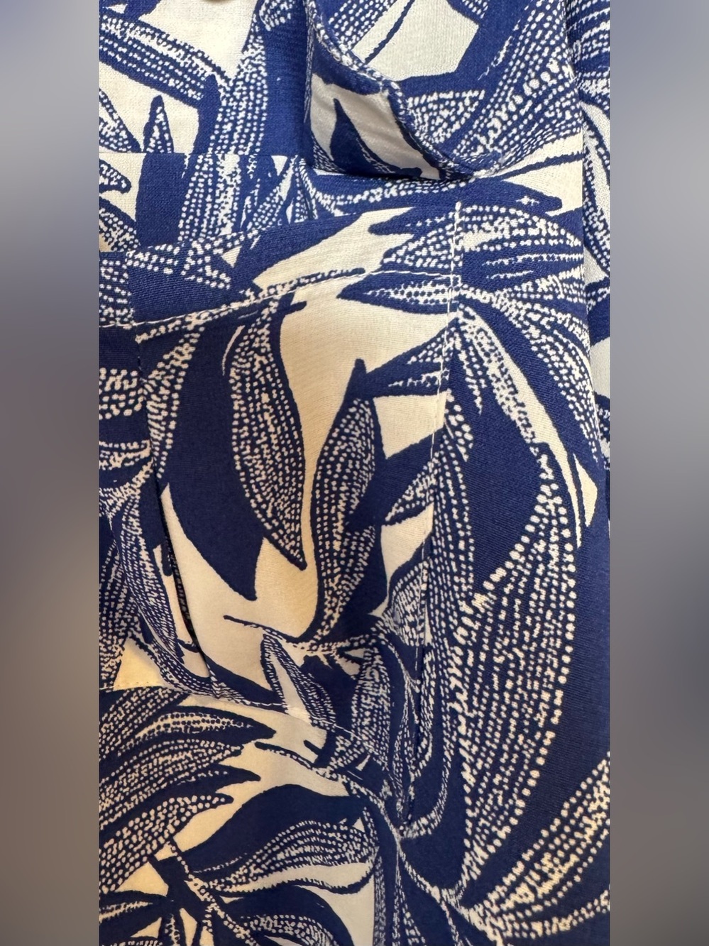 Como black White and Blue tropical Leaf-Print Long-Sleeve Blouse vacation sz xl - Picture 5 of 6